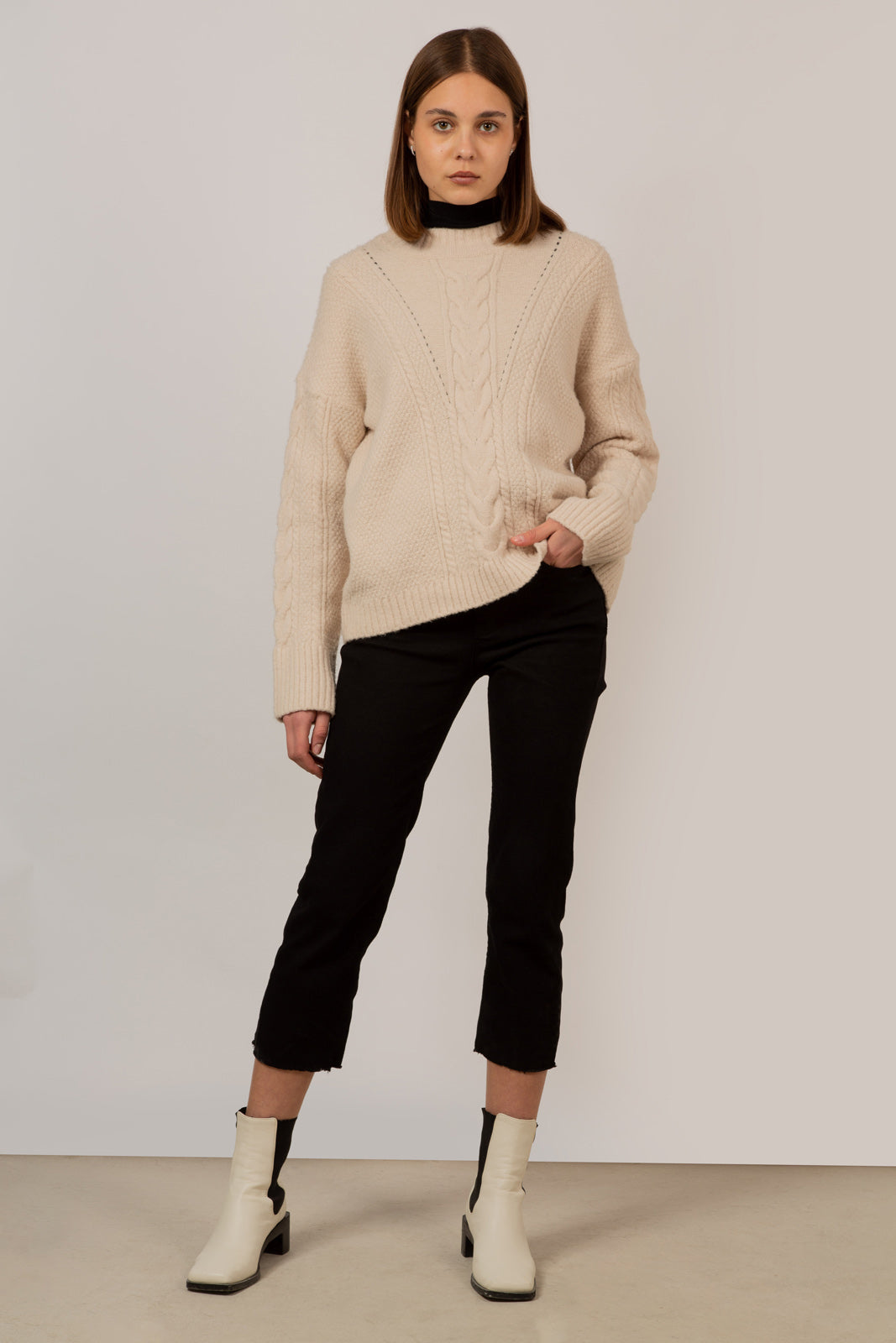 Beige V cable loose fit jumper