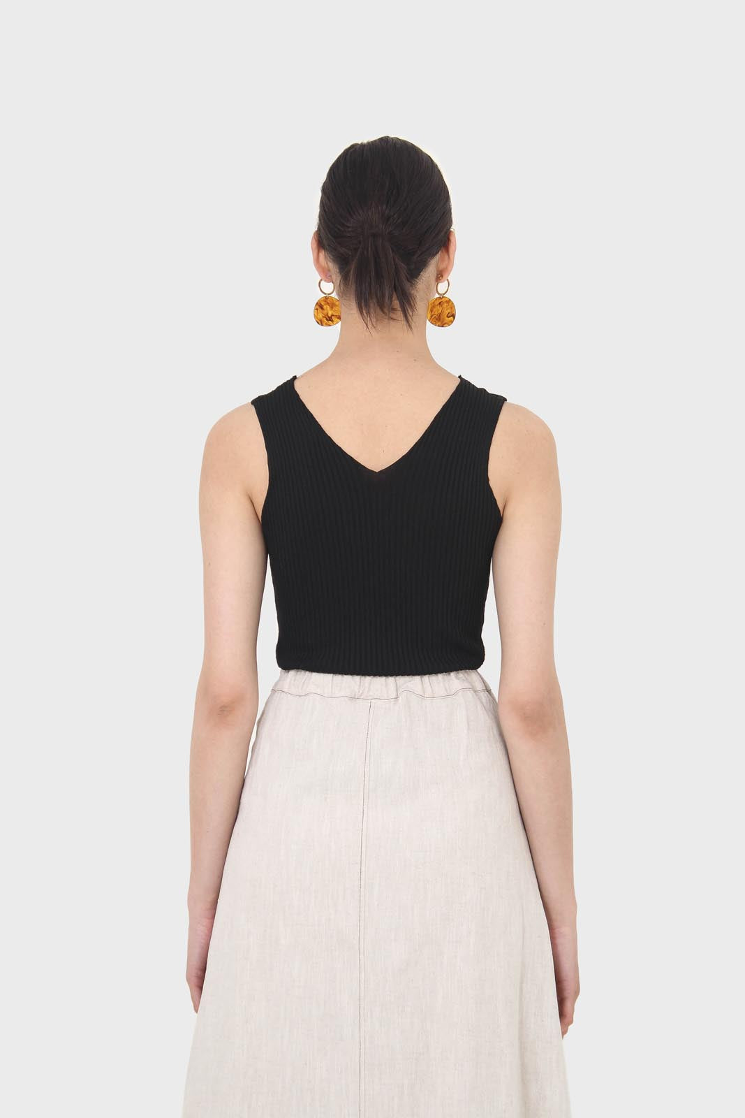 Black ribbed double V-neck knit tank