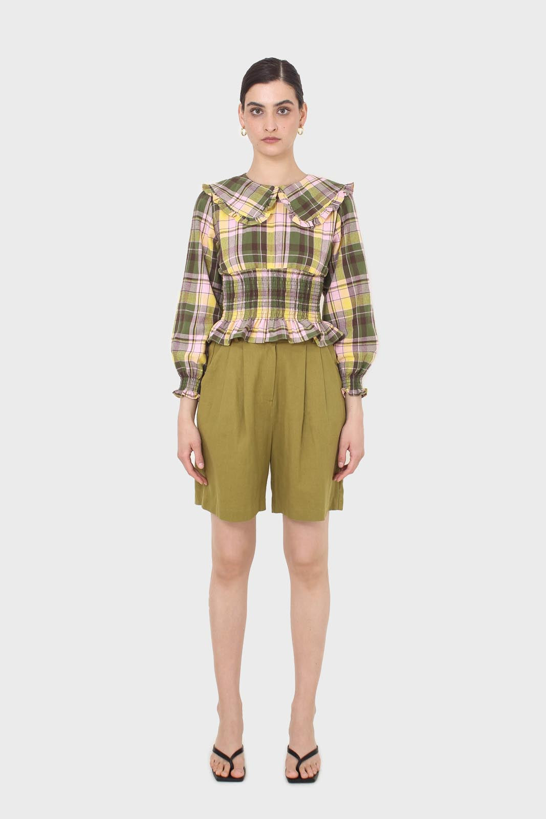 Olive tucked wide fit linen shorts