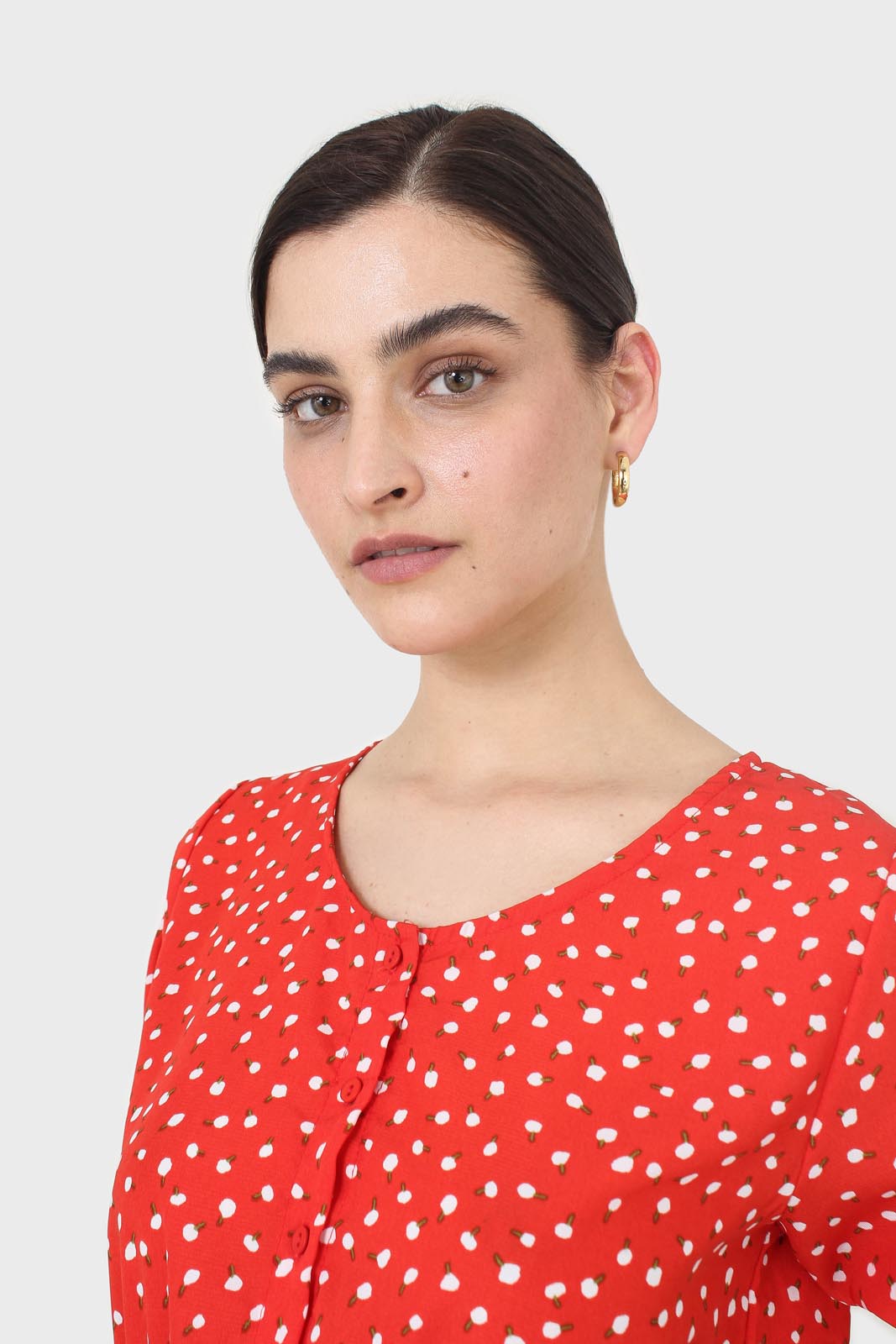 Red and white floral cropped blouse