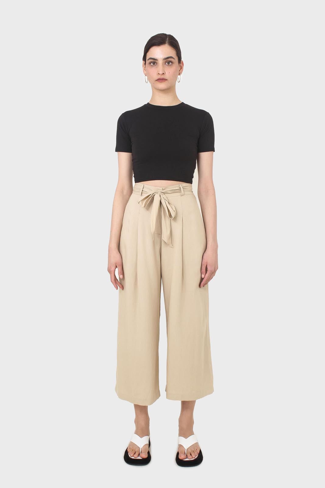 Black fitted cropped tee