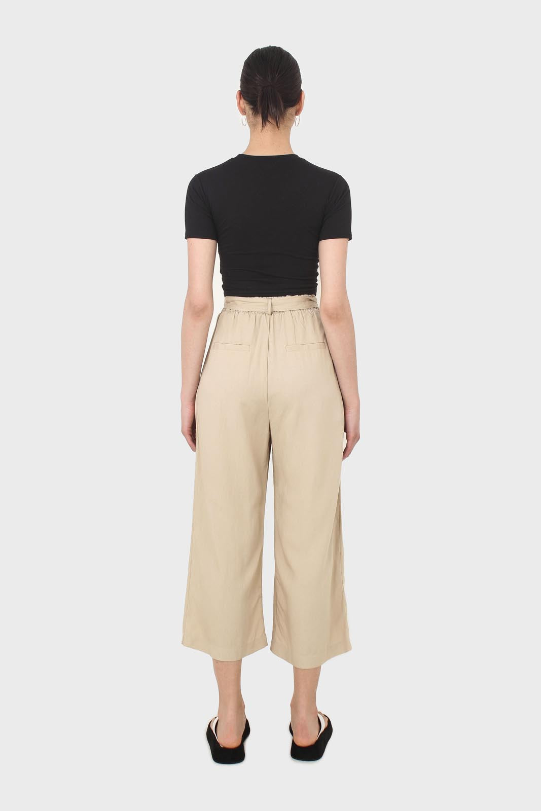 Black fitted cropped tee