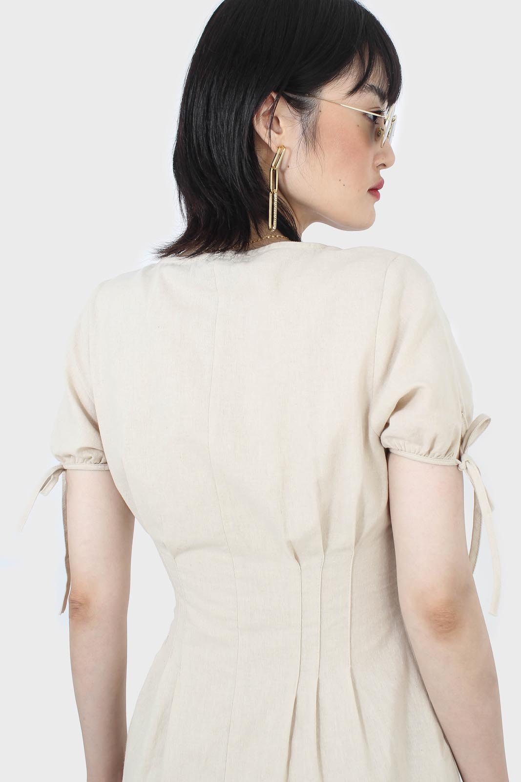 Beige V-neck tie sleeved linen romper