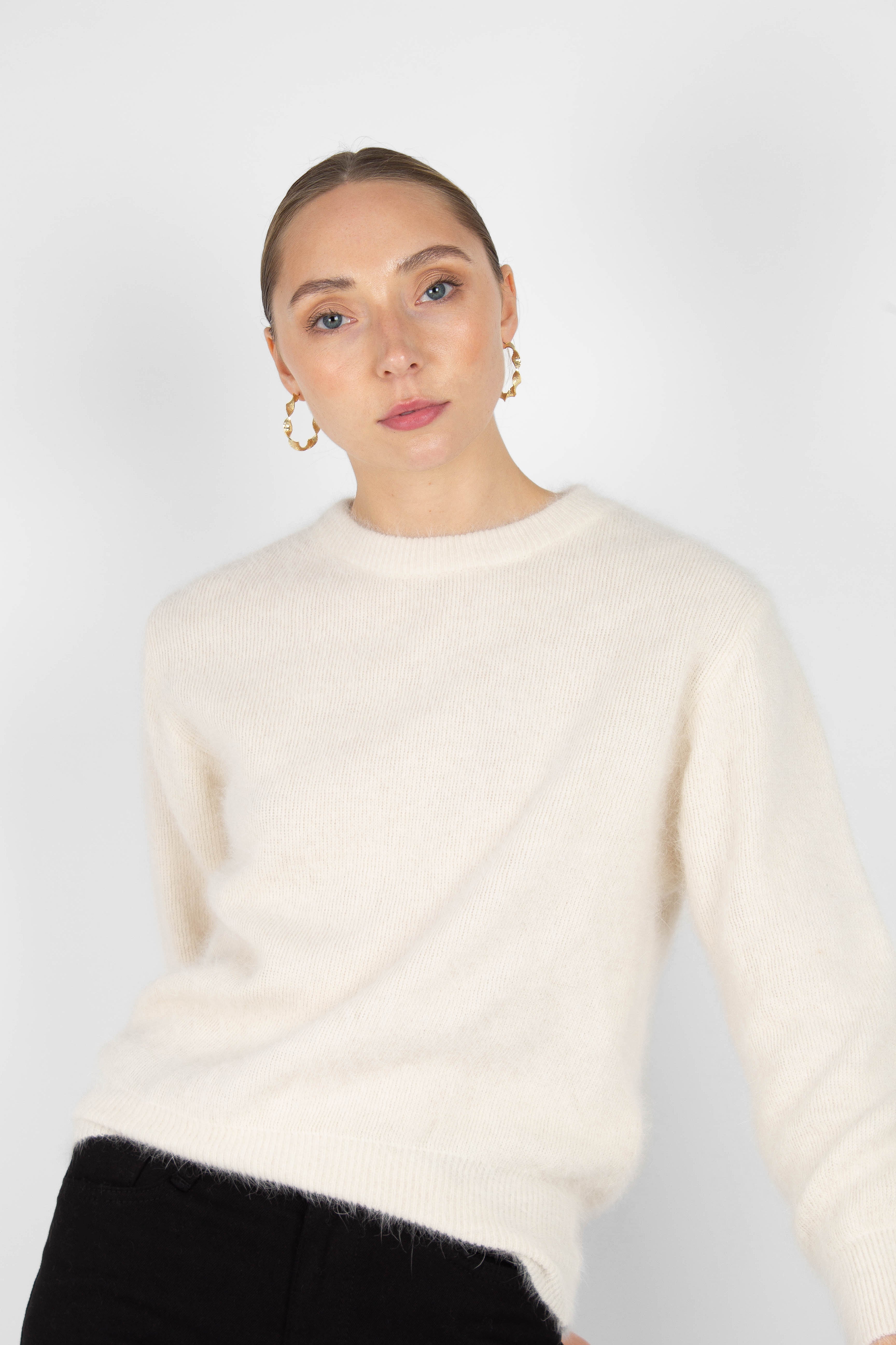 Light beige balloon sleeve angora jumper