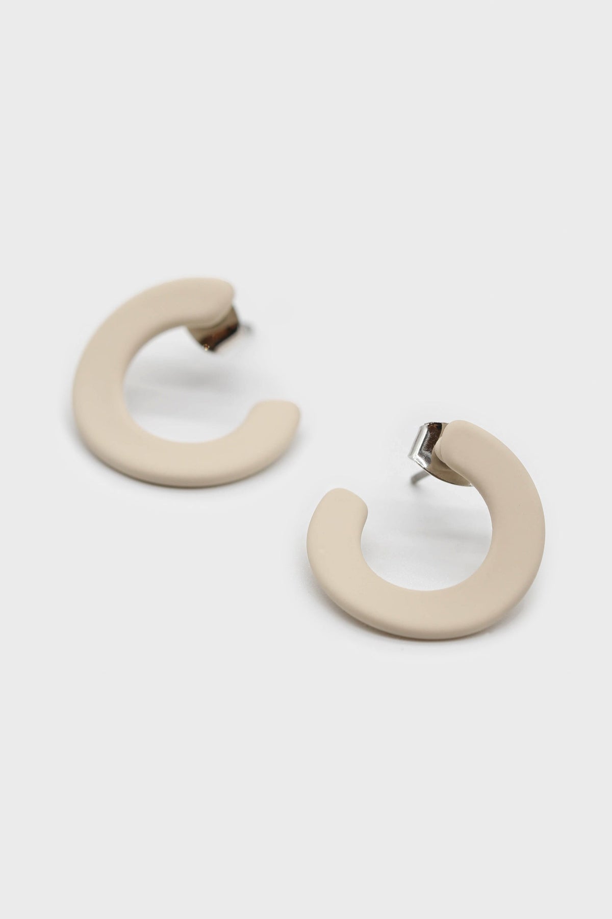 Ivory matte open circle stud earrings