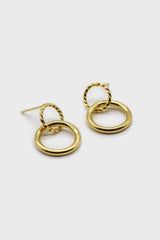 Gold linking circle earrings