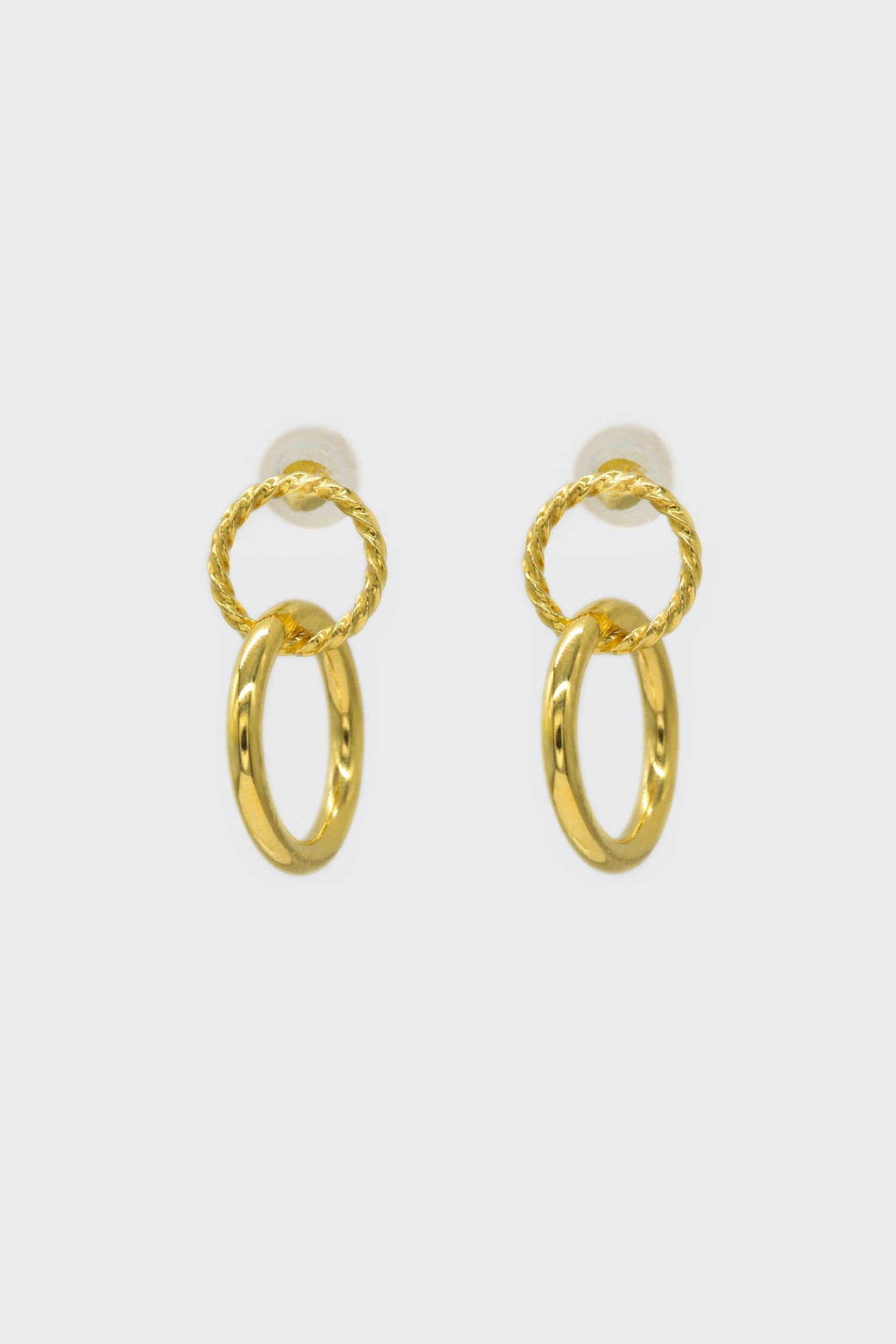 Gold linking circle earrings