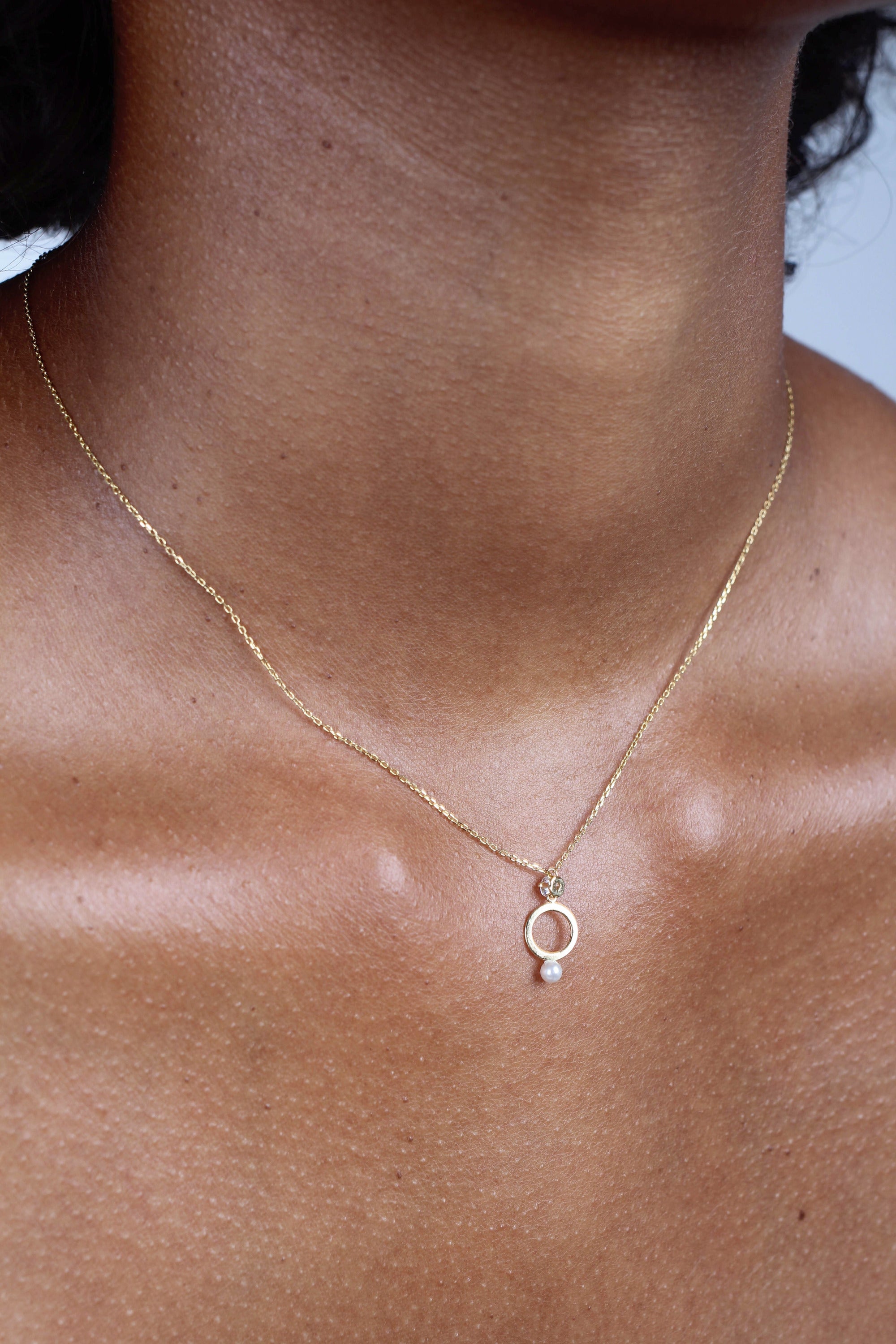 Charm necklace - Gold diamante and pearl circle