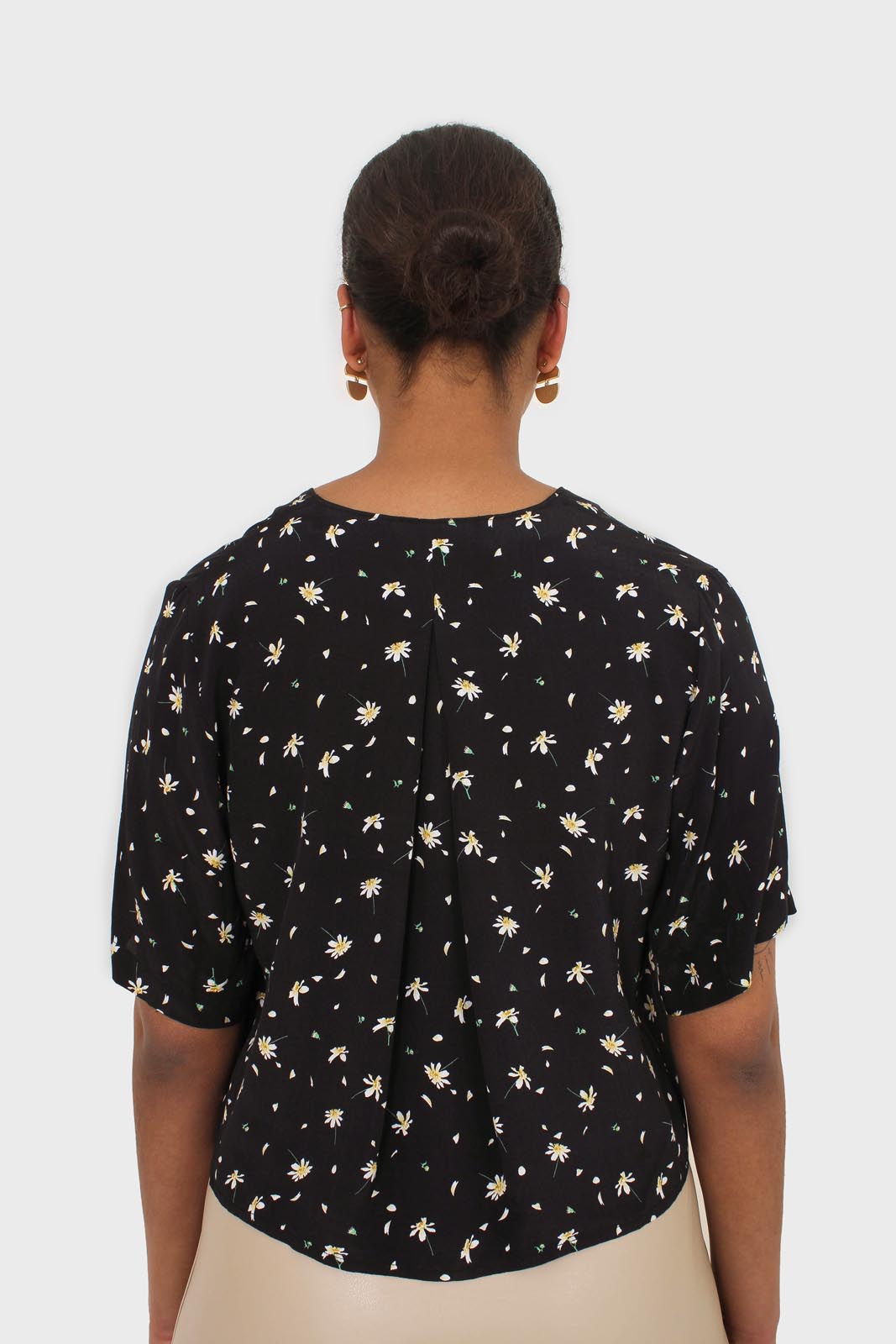 Black daisy print short sleeved blouse