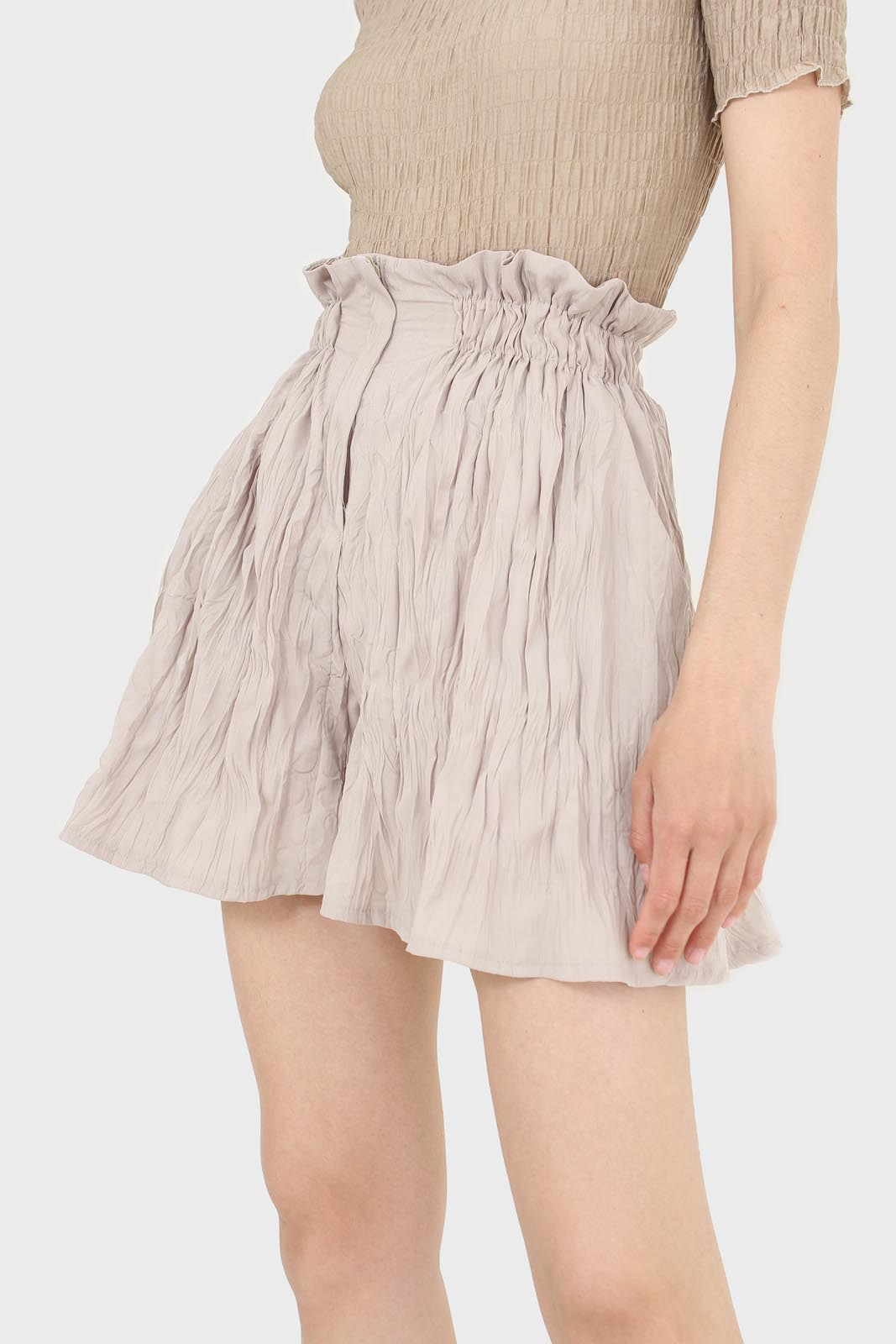 Beige silky wrinkle shorts