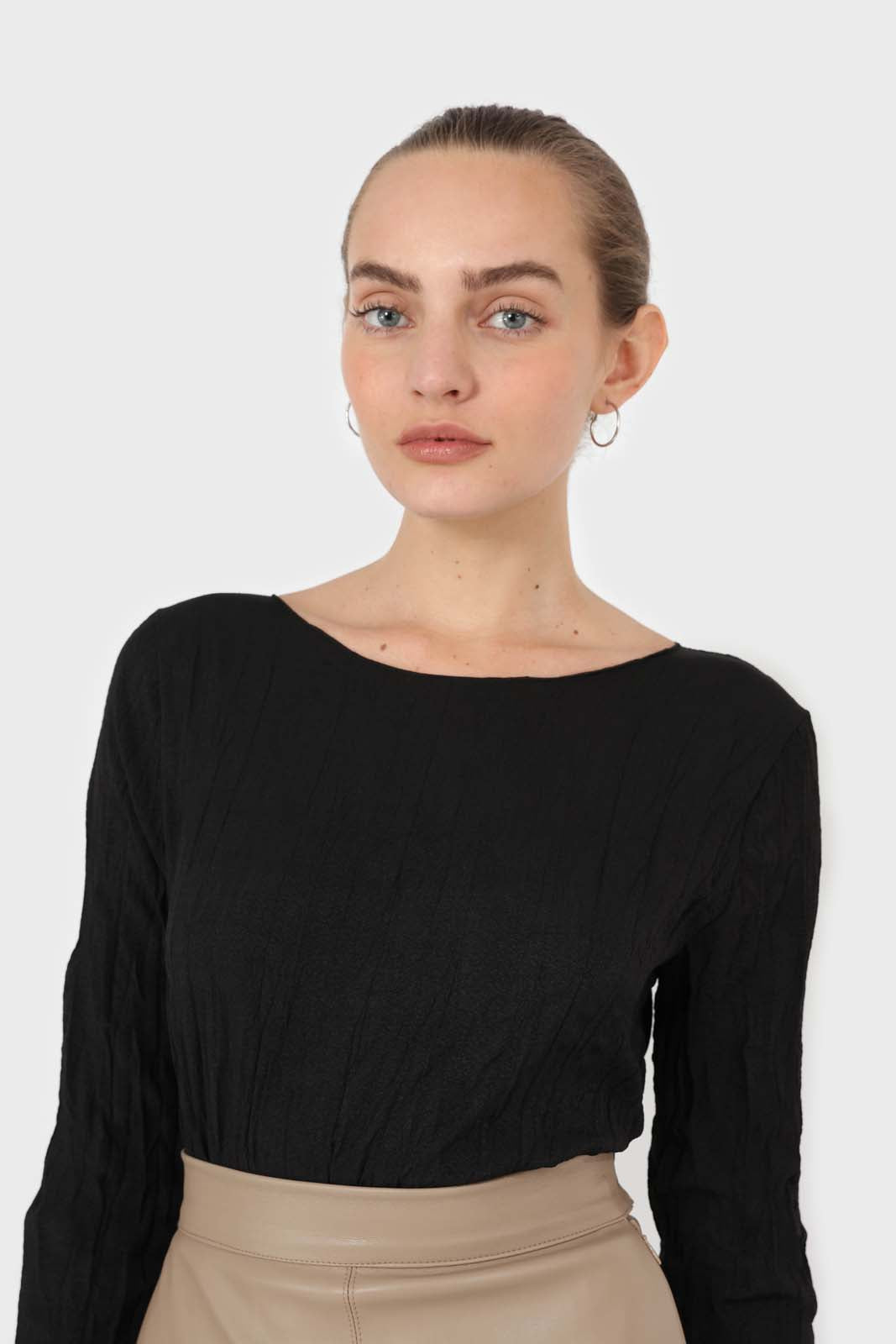 Black wrinkled long sleeved top