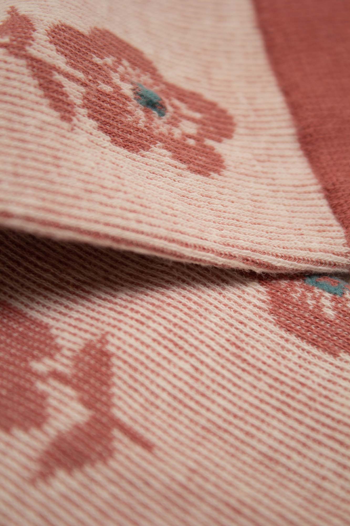 Pink jacquard flower socks