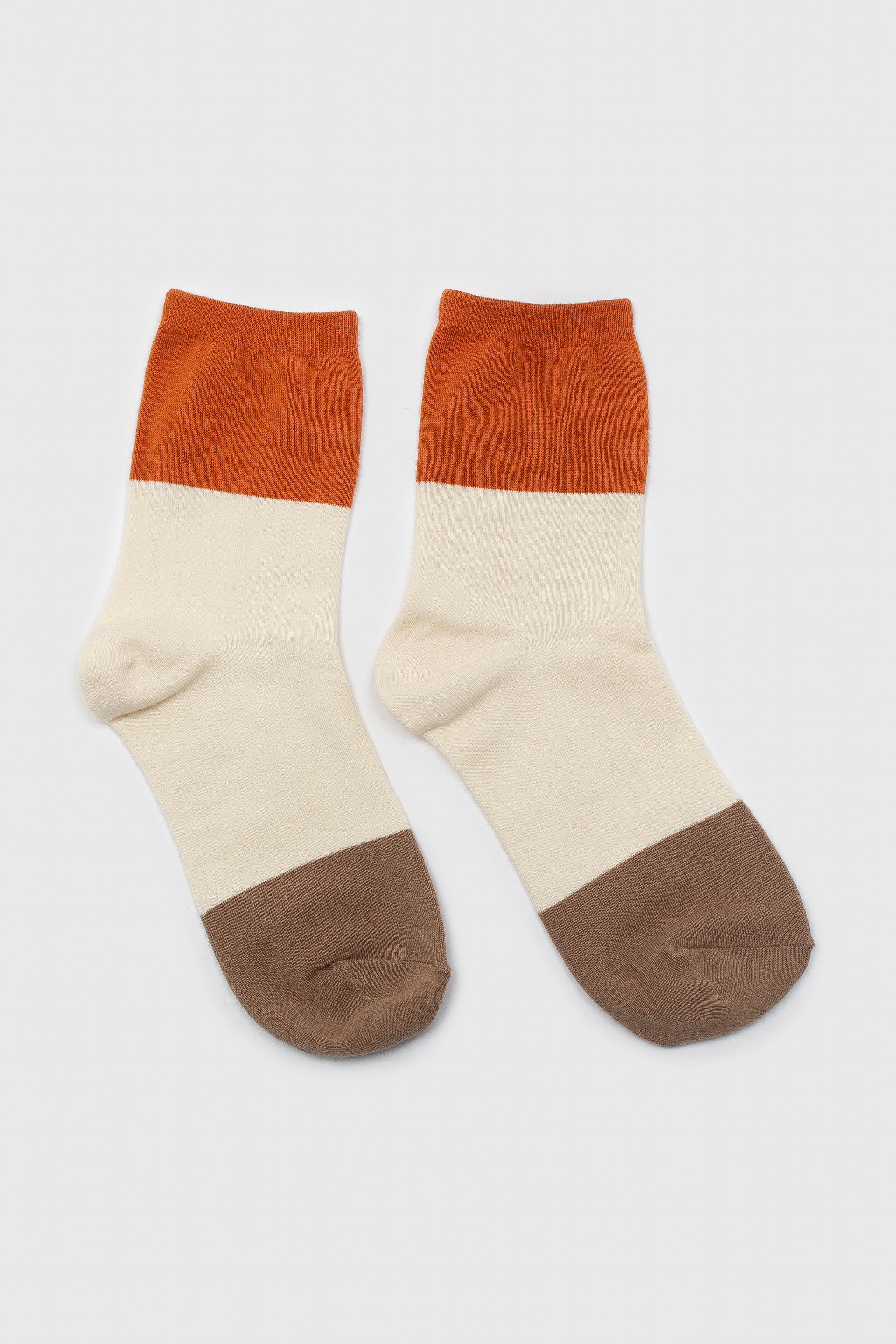 Ivory and orange triple colorblock socks