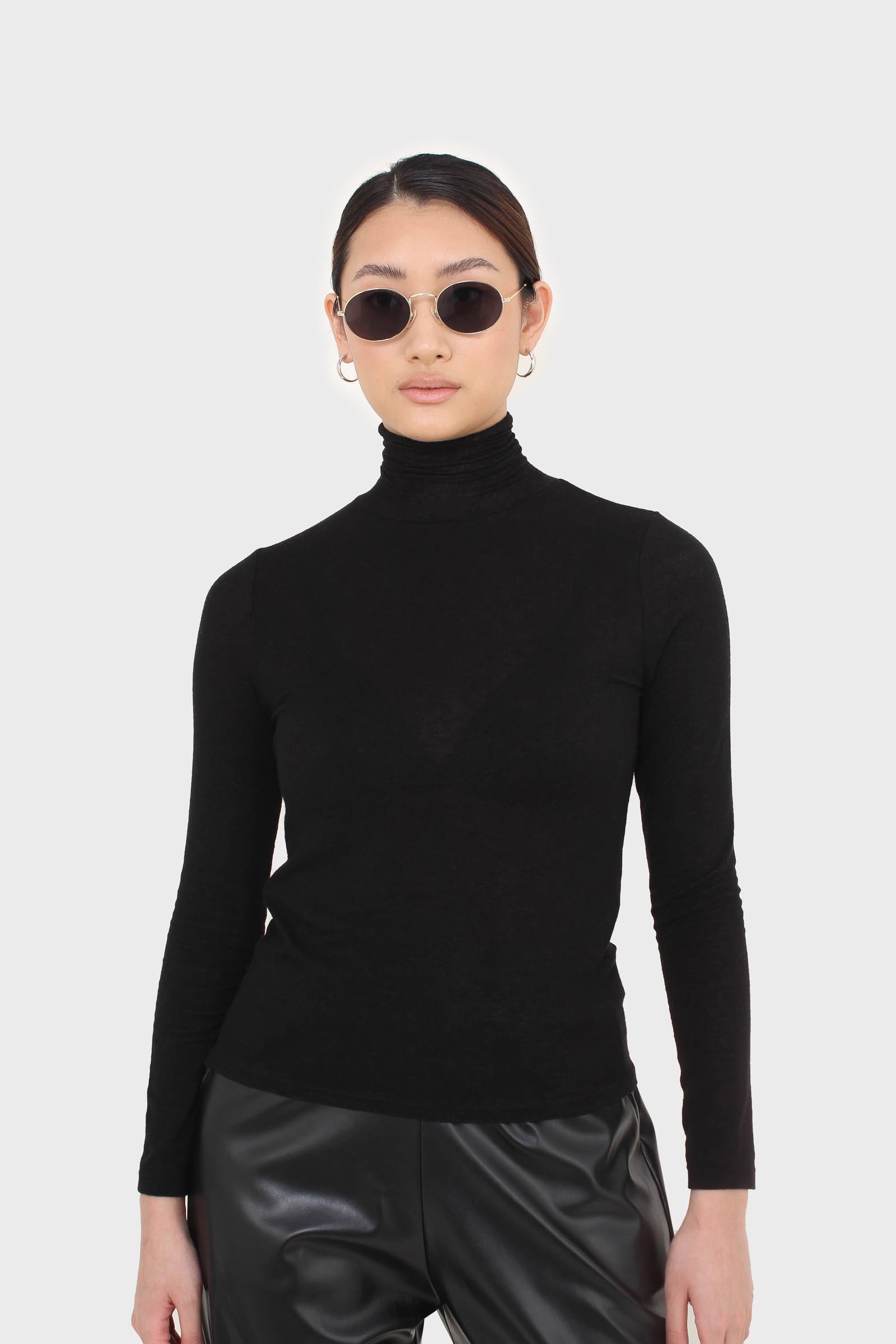 Black wool blended thin turtleneck top