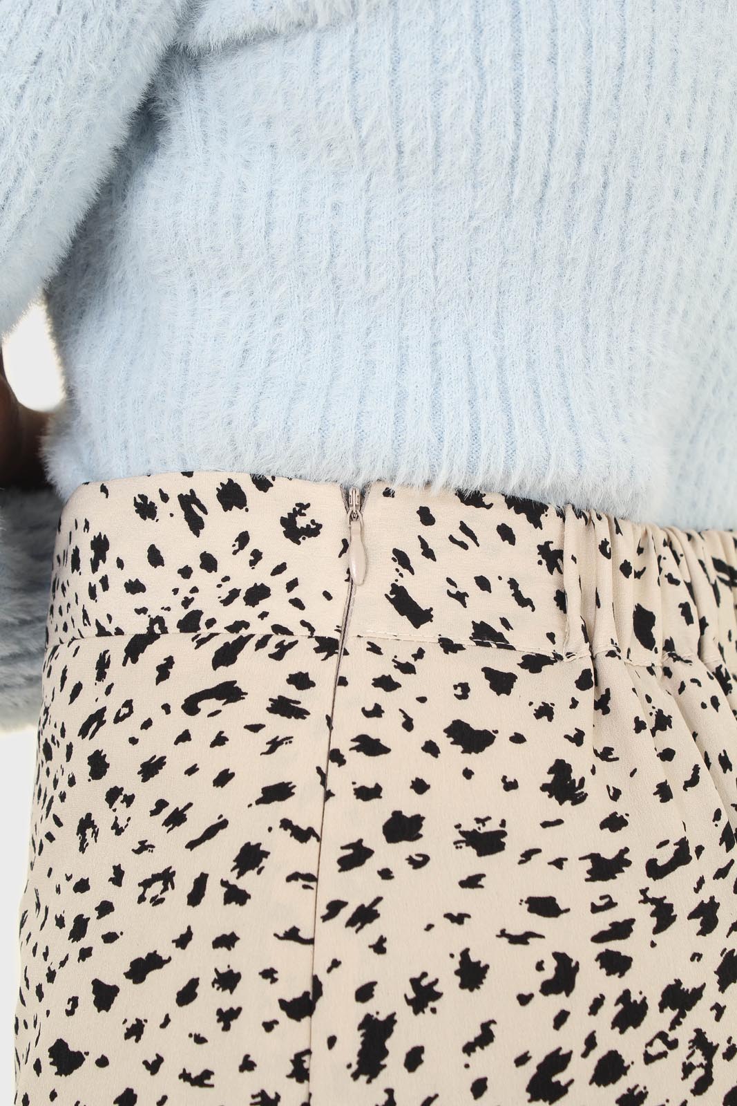 Biege and black leopard print midi skirt