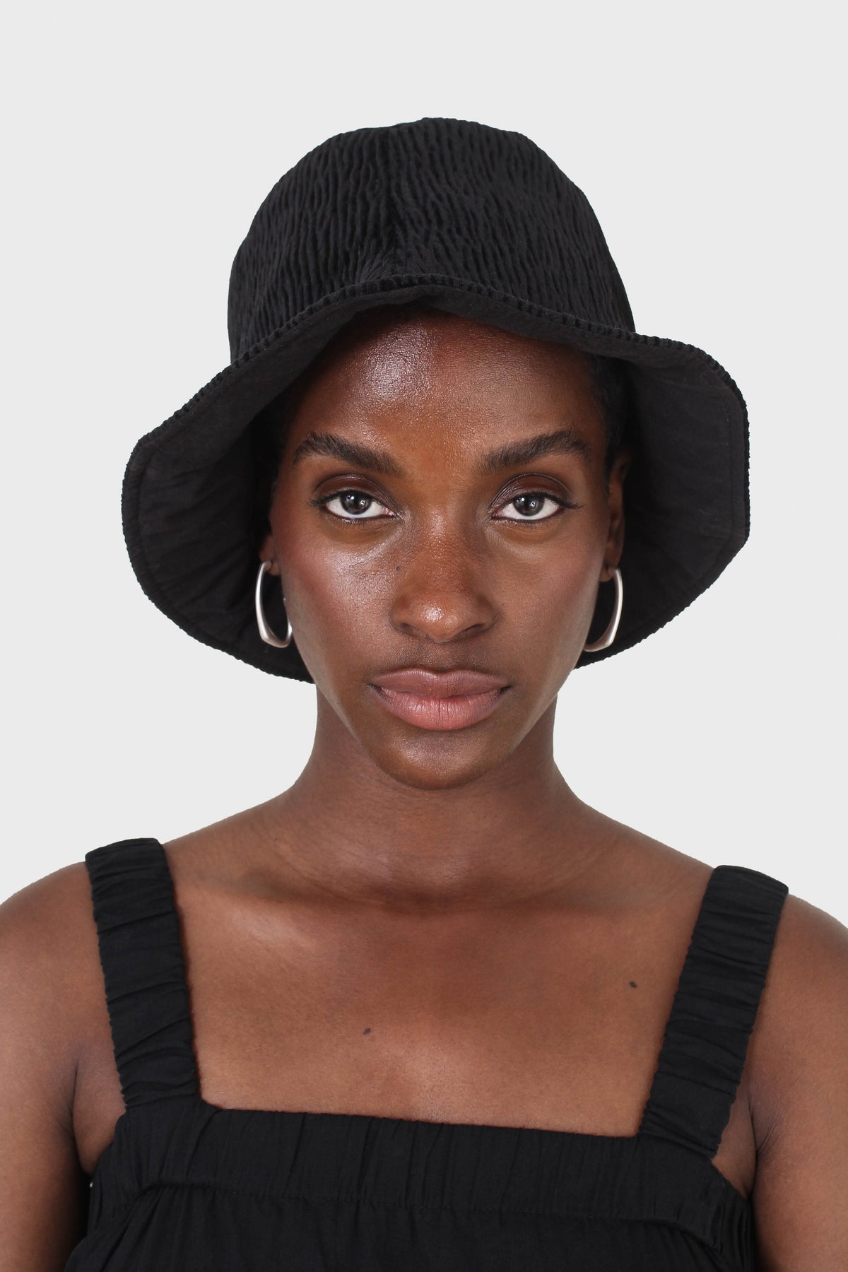 Black wrinkle velvet reversible bucket hat