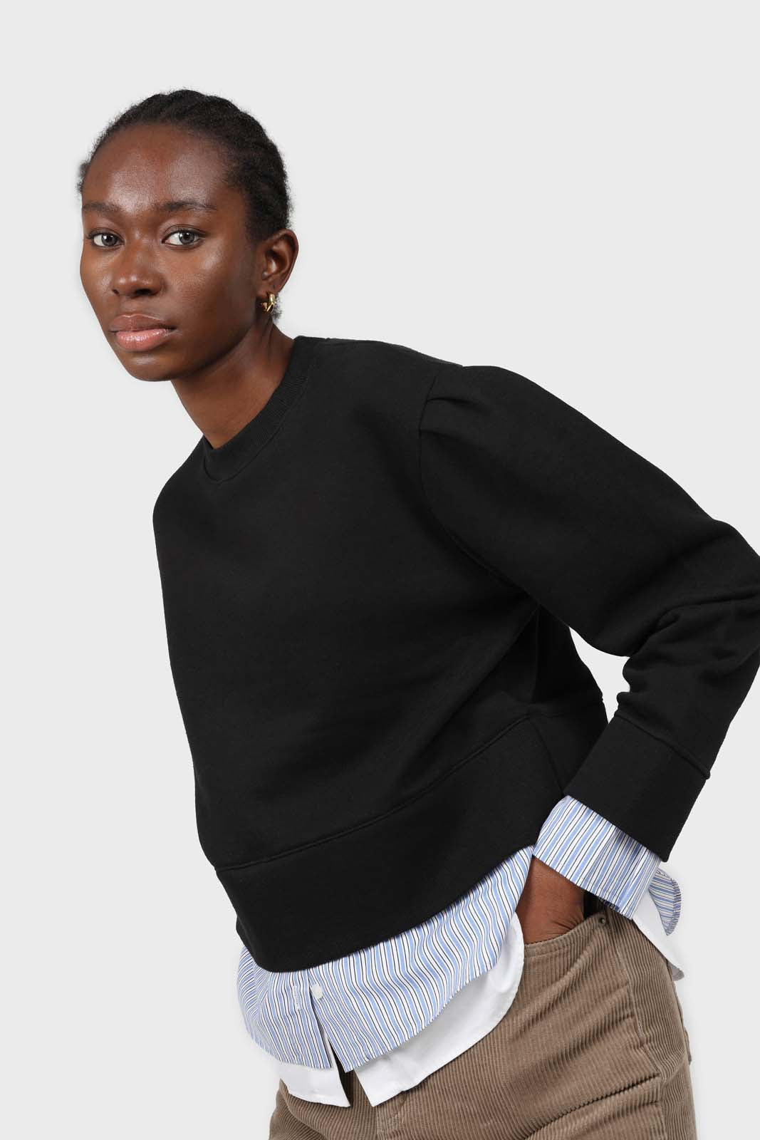 Black layered hem puff sleeved sweatshirt