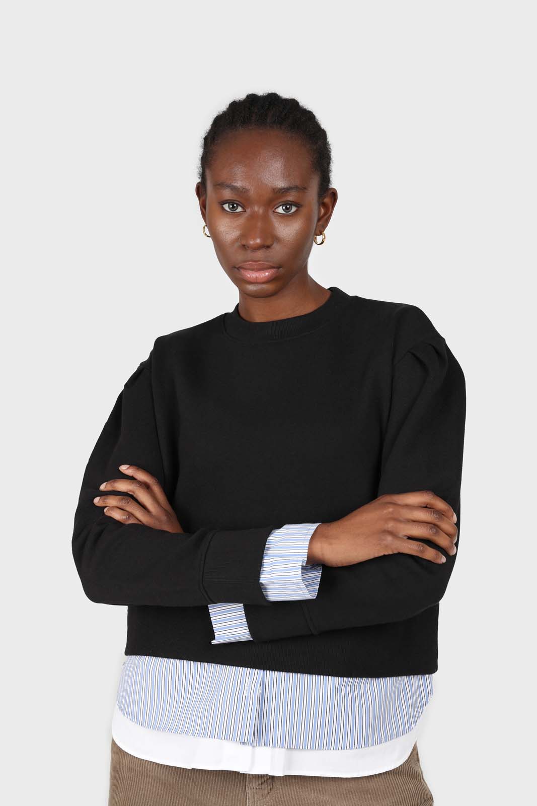 Black layered hem puff sleeved sweatshirt