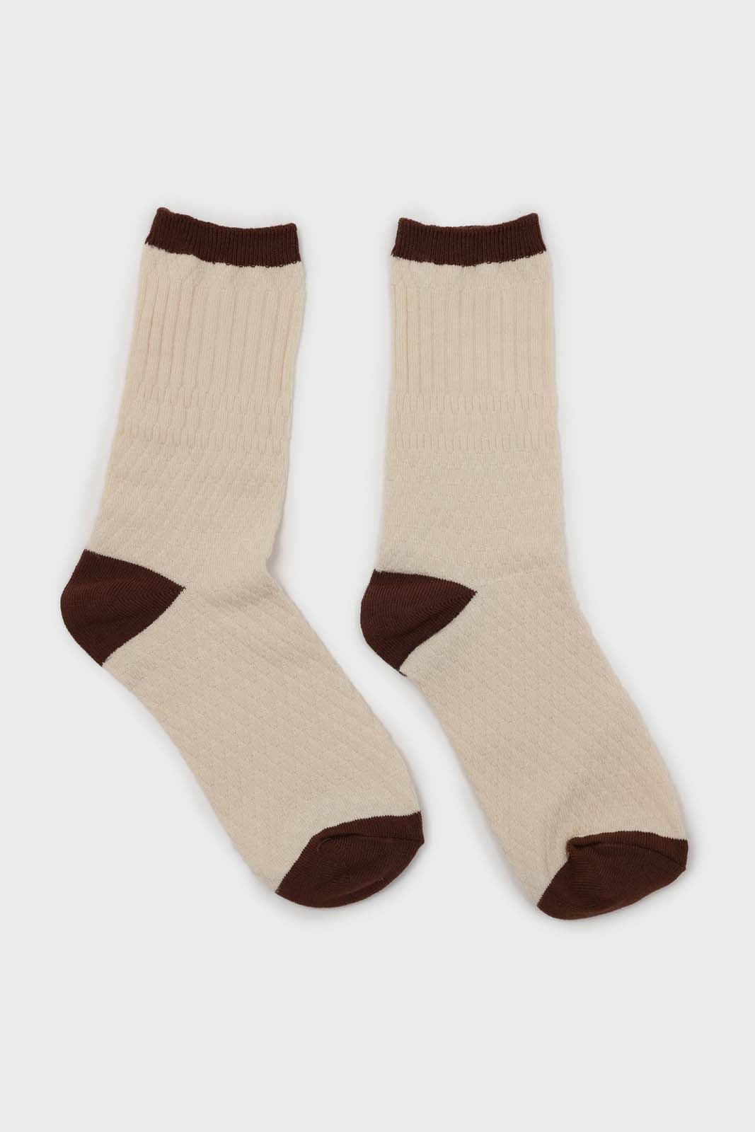 Ivory textured diamond brown trim socks