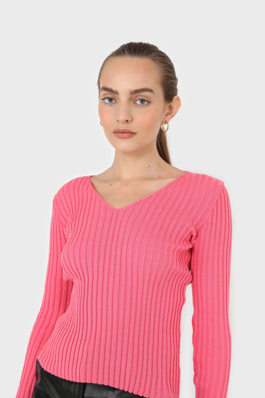 Hot pink ribbed V-neck fitted knit top