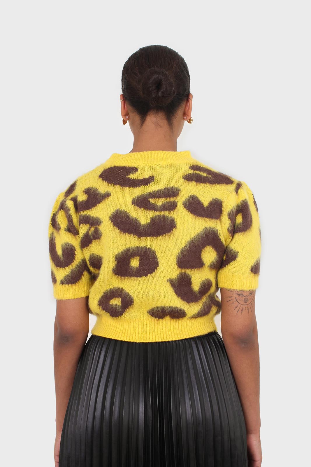 Yellow and brown brushed leopard knit tee