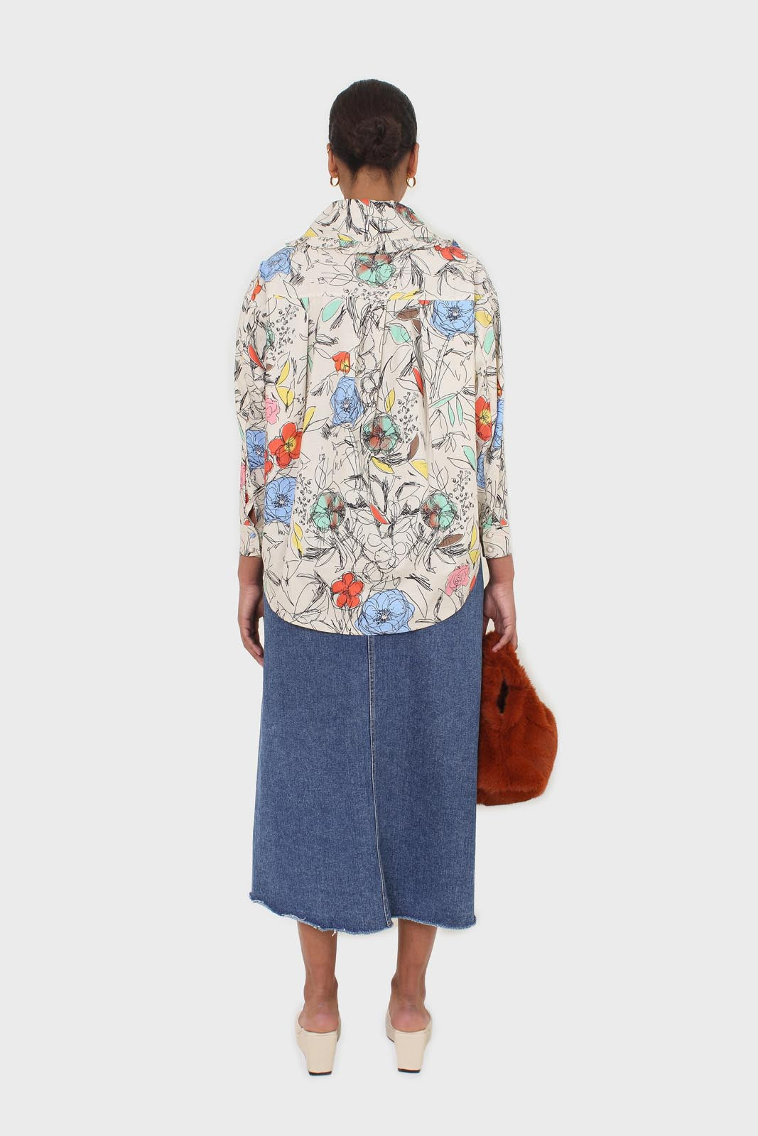 Ivory sketch print large collar blouse