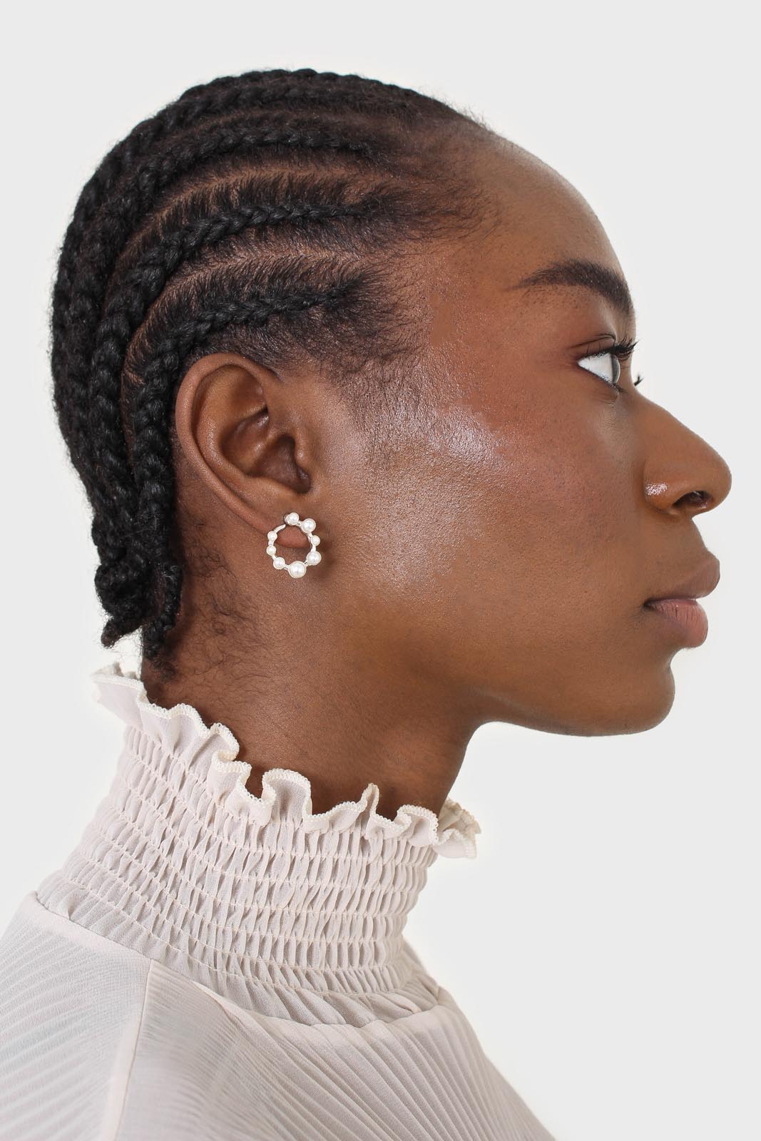 Silver dot pearls earrings