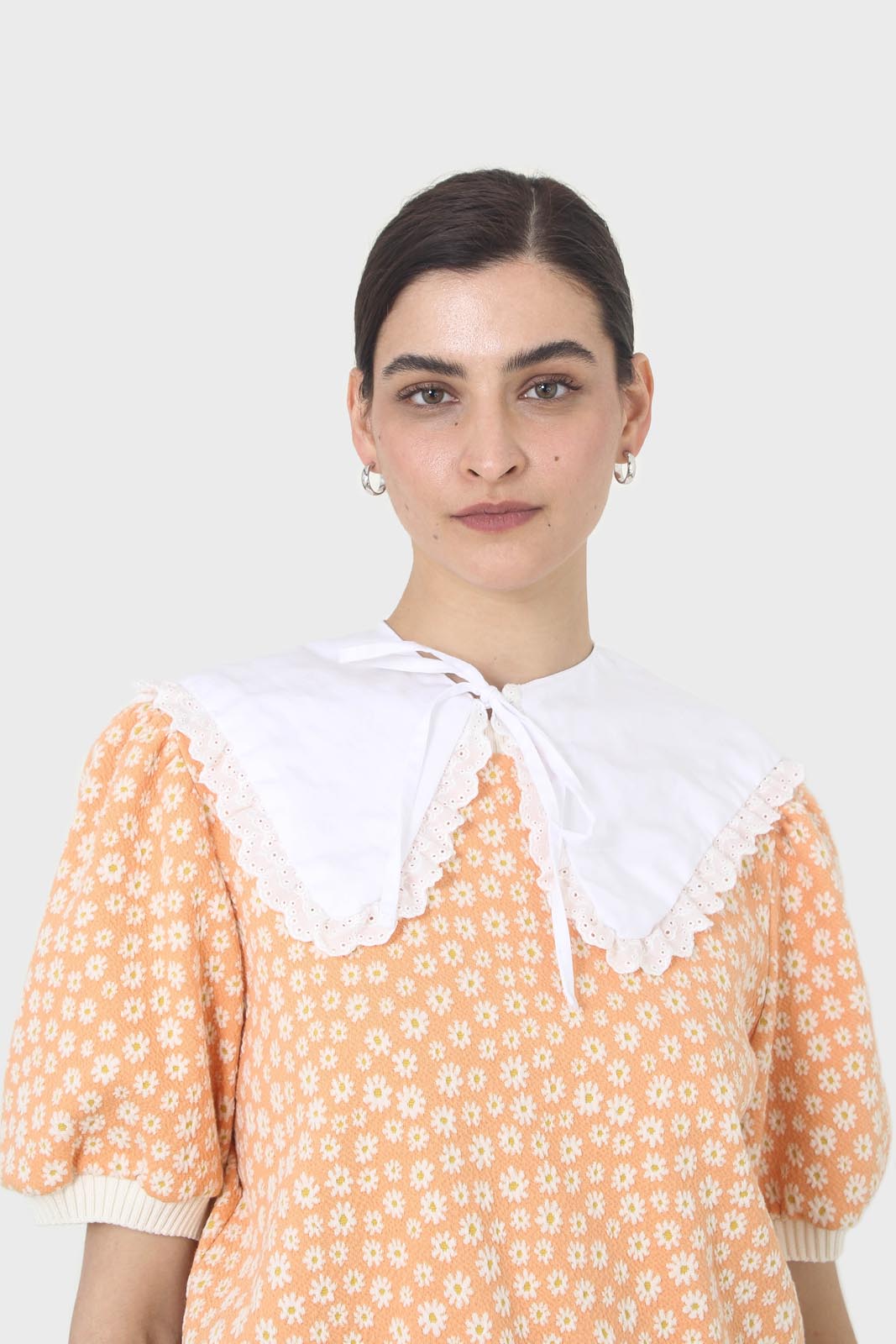 White eyelet trim detachable collar
