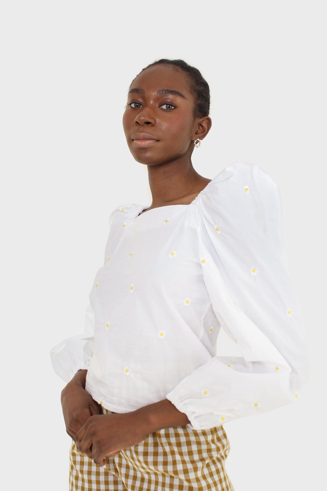 White daisy embroidered top