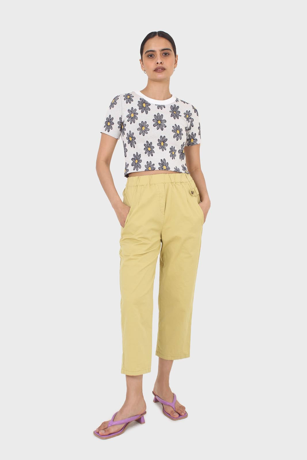 Ivory large daisy print  cropped tee