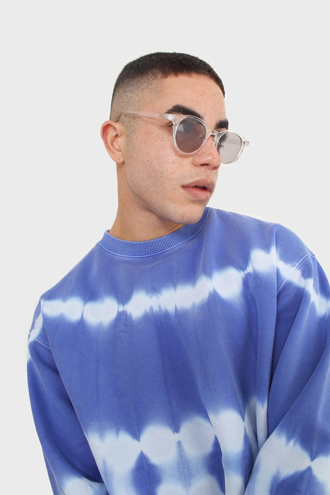 Clear and silver classic round sunglasses