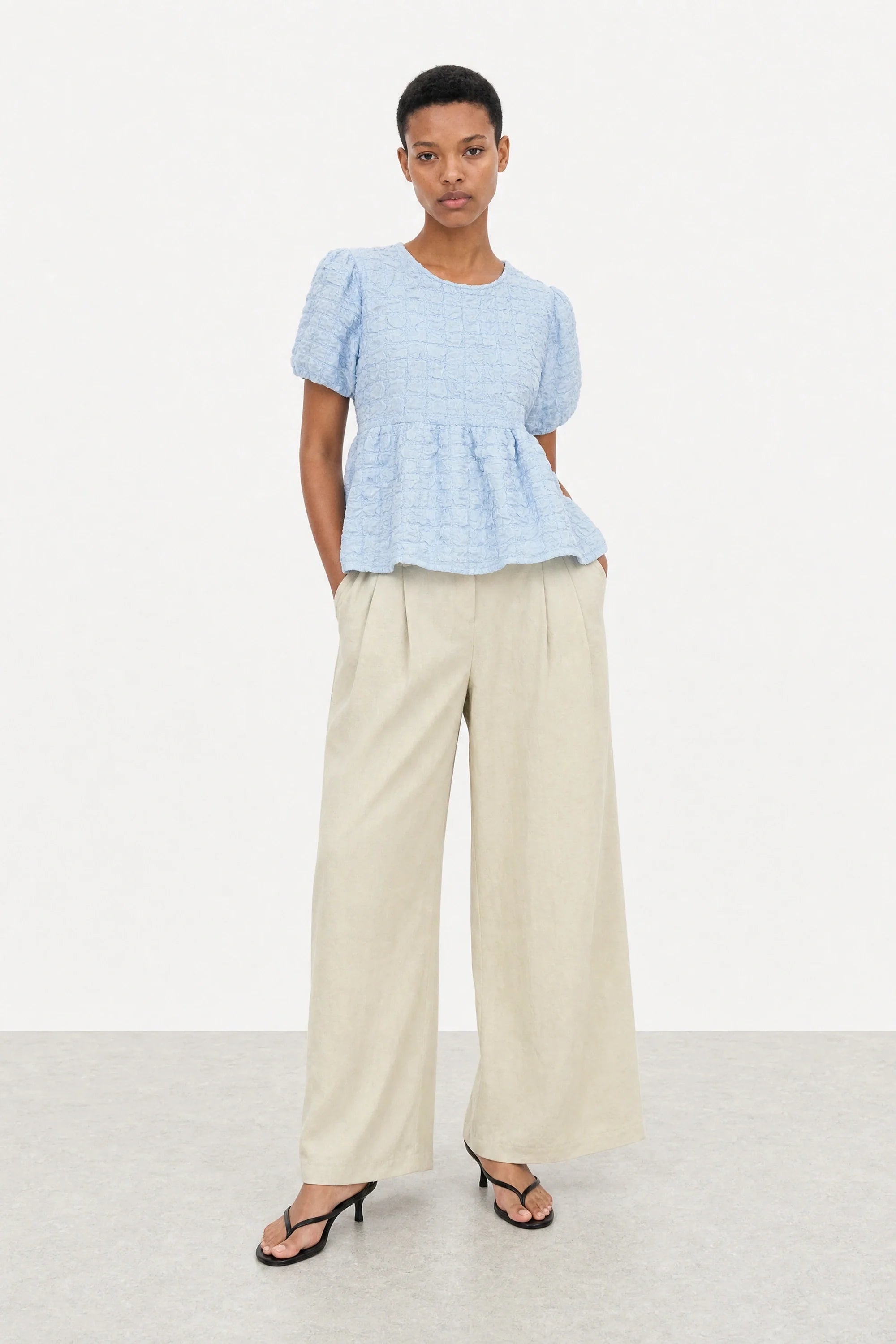 Beige single pleat straight leg trousers