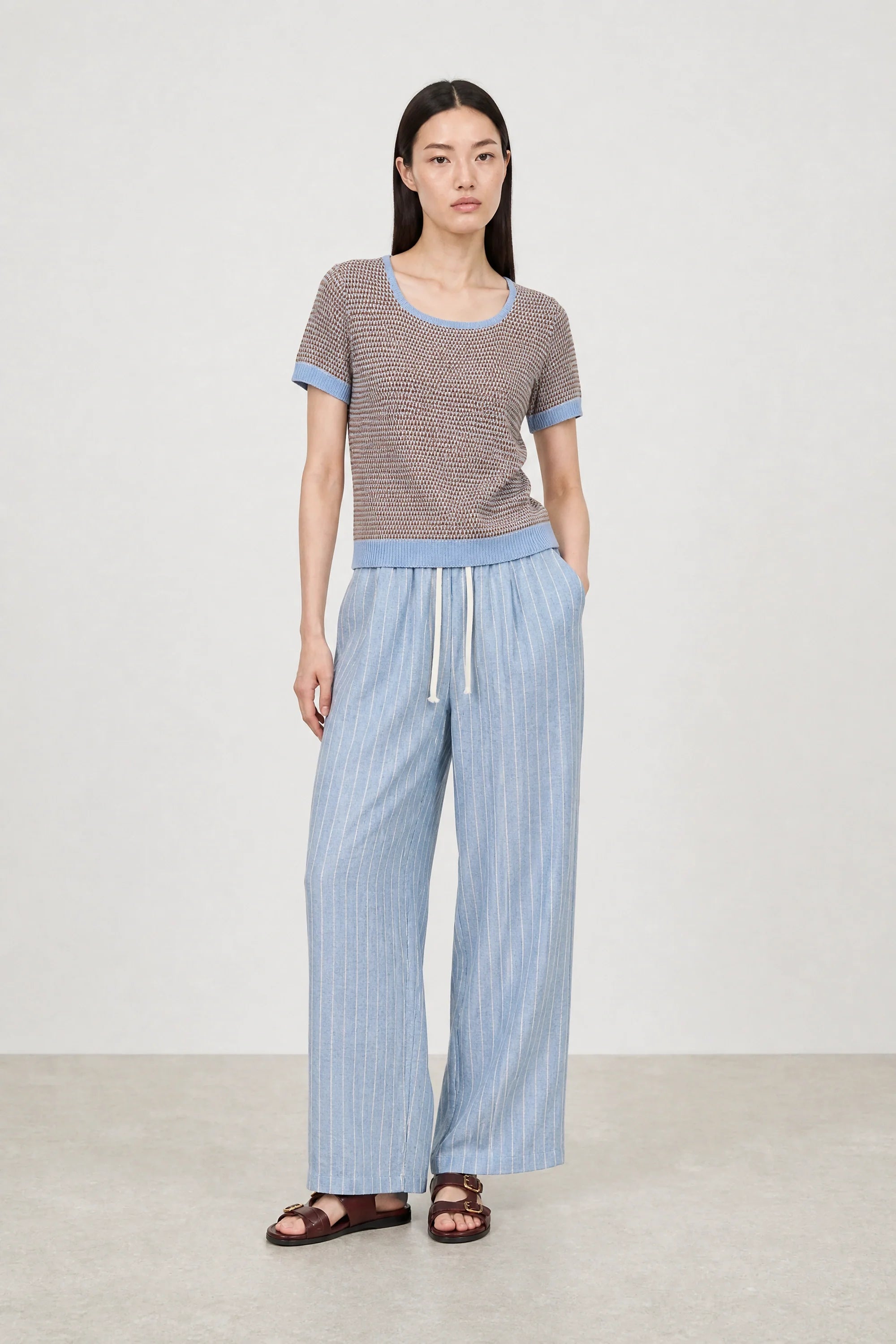 Brown and blue contrast trim mixed knit tee