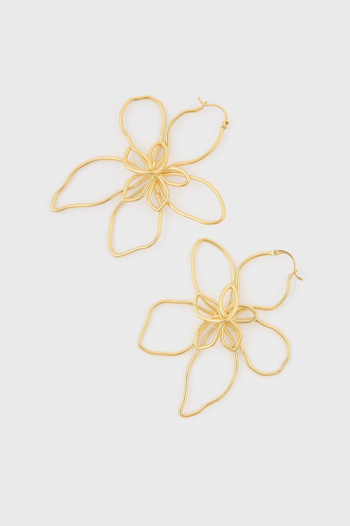 Gold wire flower hoop earrings