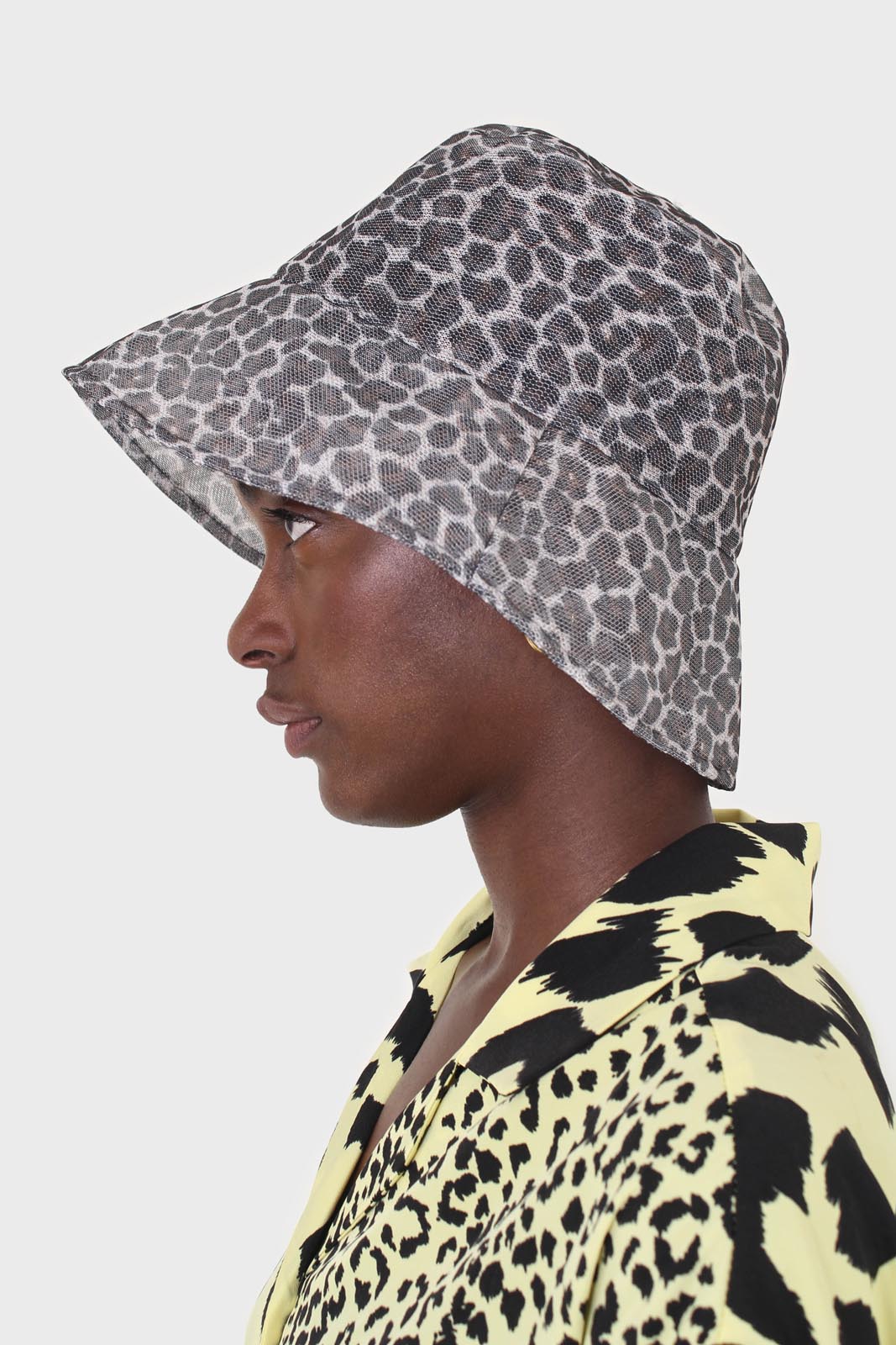 Grey mesh leopard print bucket hat