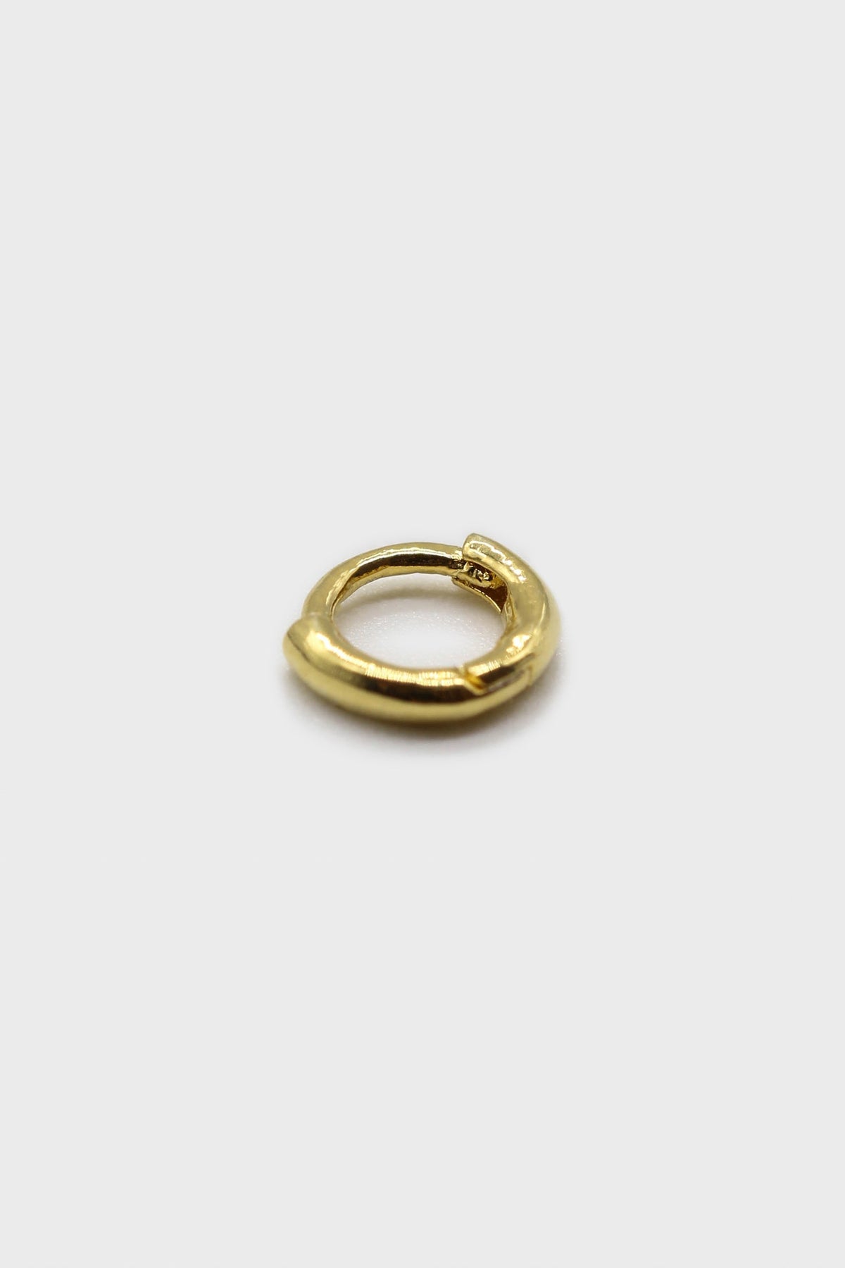 Gold simple hoop single huggie earring - 4mm