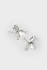 Silver sharp flower petal single pearl earrings