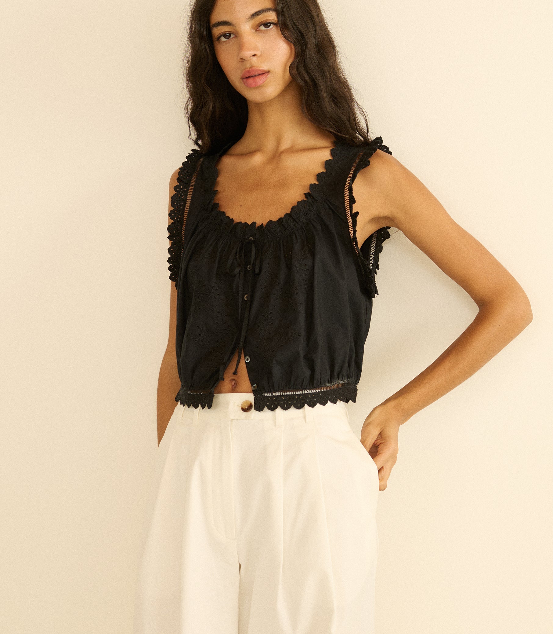 TRAVELER TOP -- BLACK
