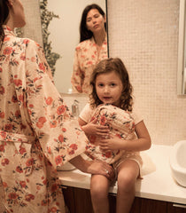 GRANDE QUINCE POUCH -- TULIP POSY