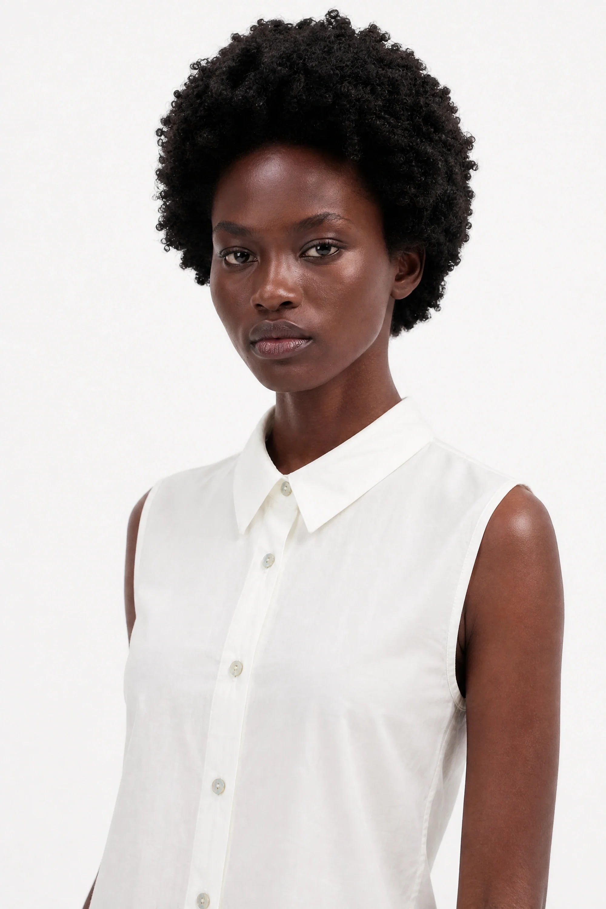 White loose panel back sleeveless shirt