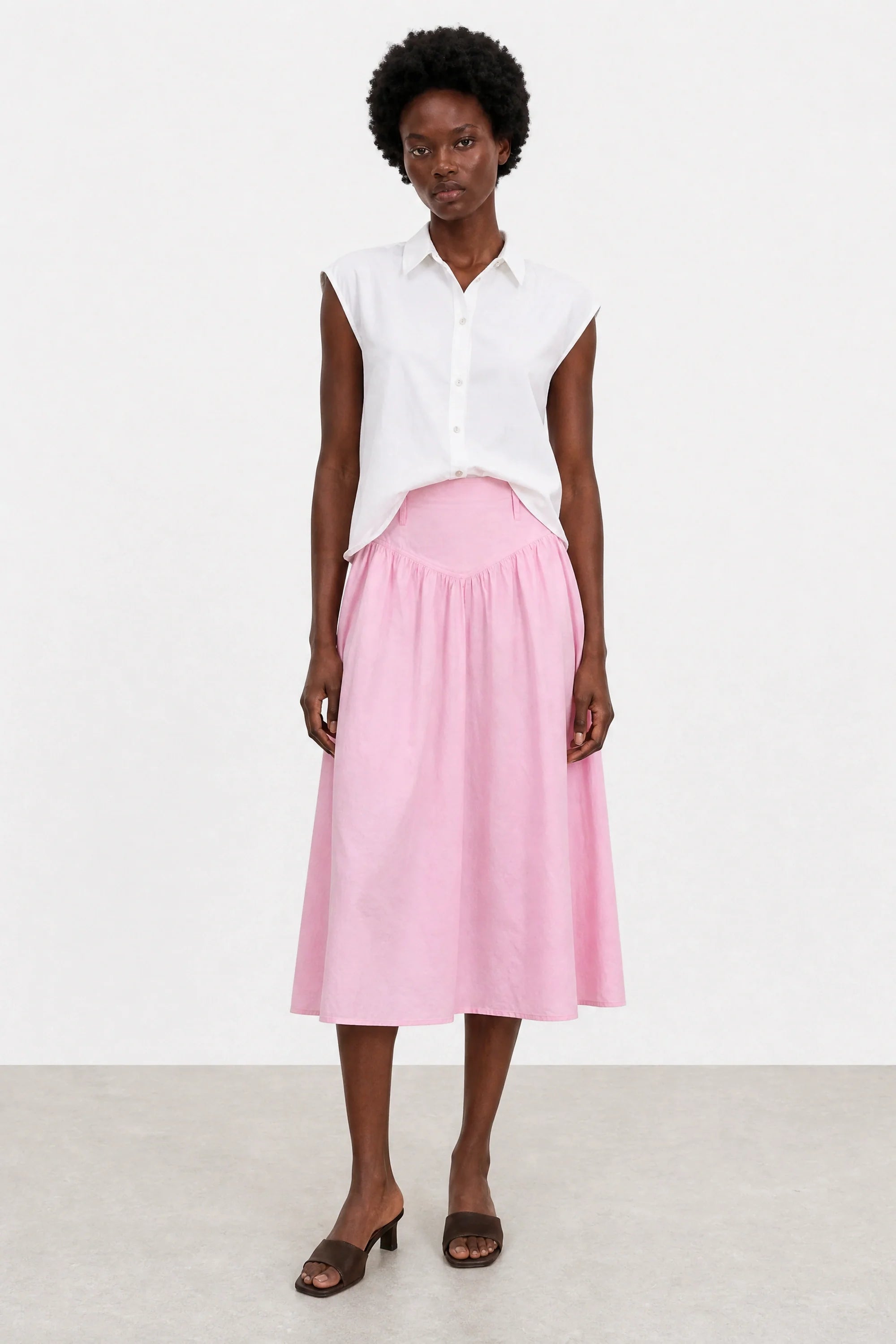 White loose panel back sleeveless shirt
