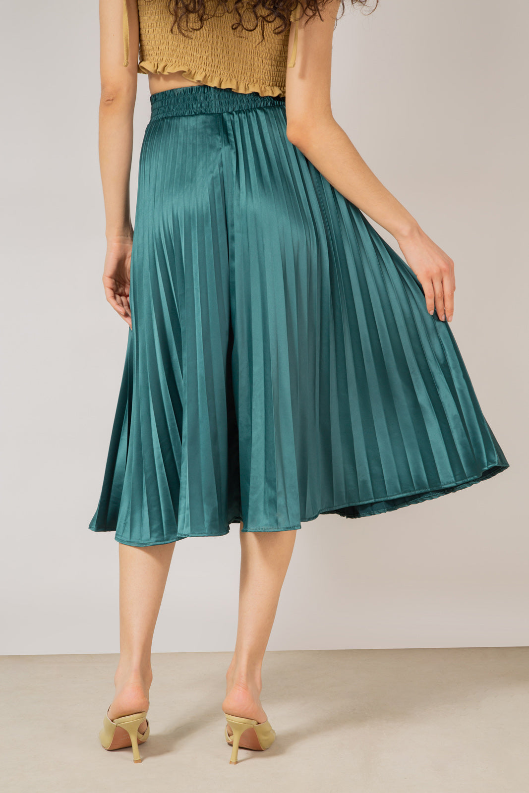Deep green satin pleated thick waistband skirt